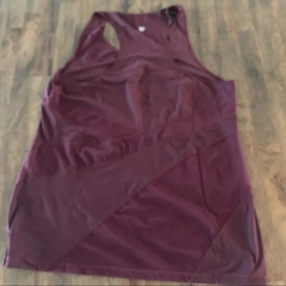 Lululemon V-neck Mesh Patterned Racer Back - Picture 2 of 4